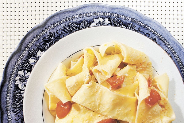 Pela combinação de ingredientes, massa e castanha-do-Pará, podemos definir este prato como ítalo-brasileiro